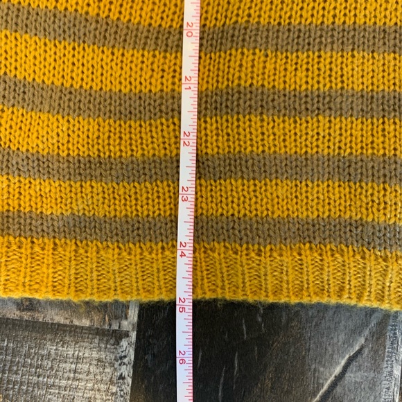 🌺NWT striped sweater🌺 - Picture 2 of 3